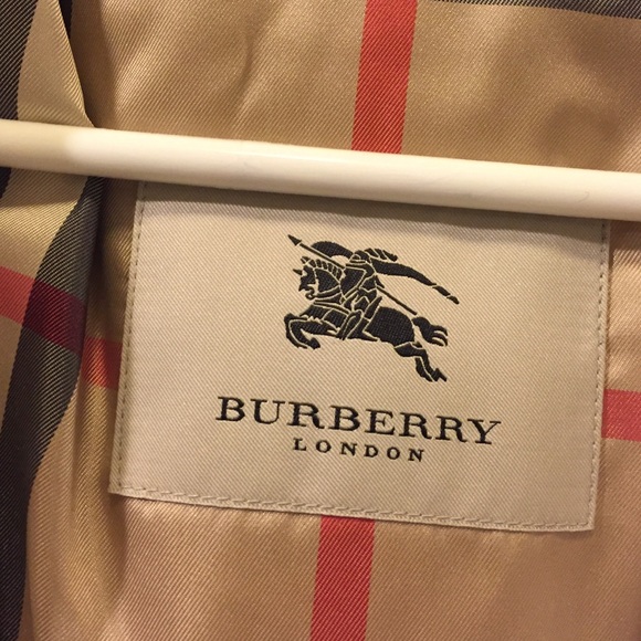 Burberry White Puffer Jacket - Picture 5 of 9
